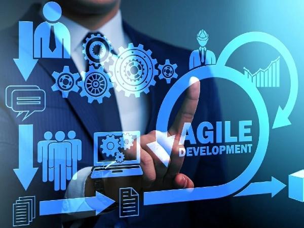 Agile tương tự như một phương pháp luận hay triết lý dựa trên nguyên tắc phân đoạn vòng lặp (Iterative) và tăng trưởng (Incremental)