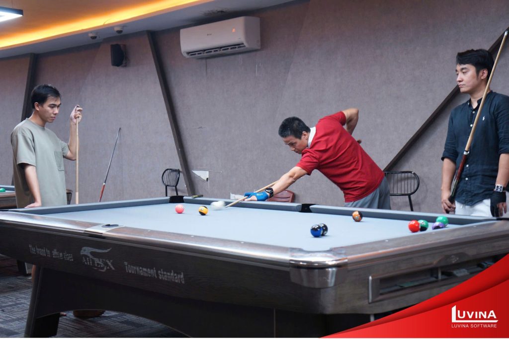 【社内活動】LUVINA BILLIARDS CHAMPIONSHIP 2025が開催されました 3 luvina billiards championship 2025 match scenes