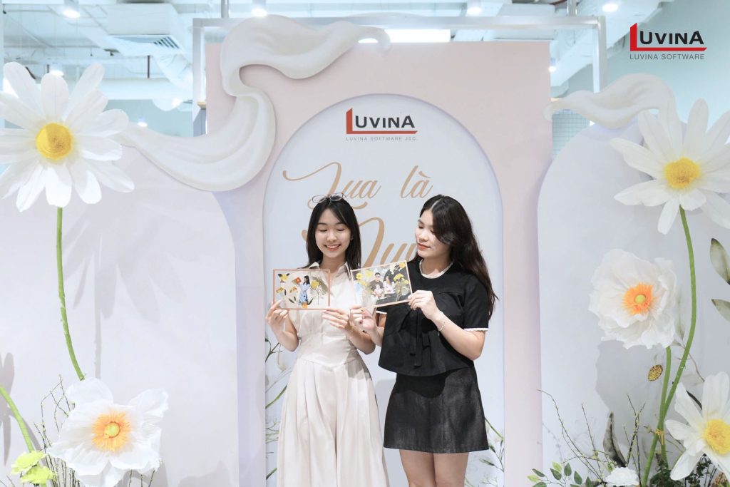 ルビナソフトウエア、ベトナム女性の日を祝う社内イベントを開催 4 luvina female employees shine at blooming moments workshop