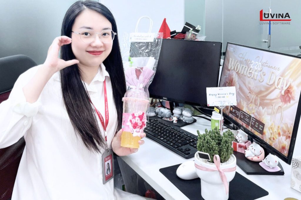 ルビナソフトウエア、ベトナム女性の日を祝う社内イベントを開催 1 luvina software vietnamese women day 2025 gift