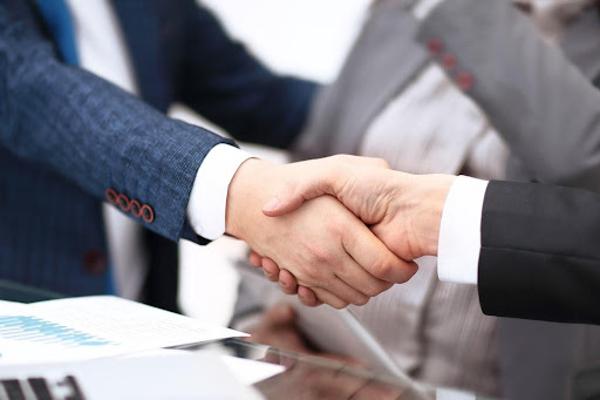 Doanh nghiệp nên dựa vào nhu cầu trong ngắn hoặc dài hạn cũng như ngân sách để có phương án lựa chọn tối ưu nhất