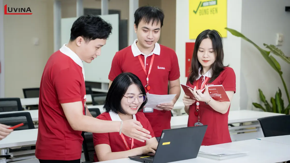 Team collaboration illustrating professional support provided by an aras plm consultant.