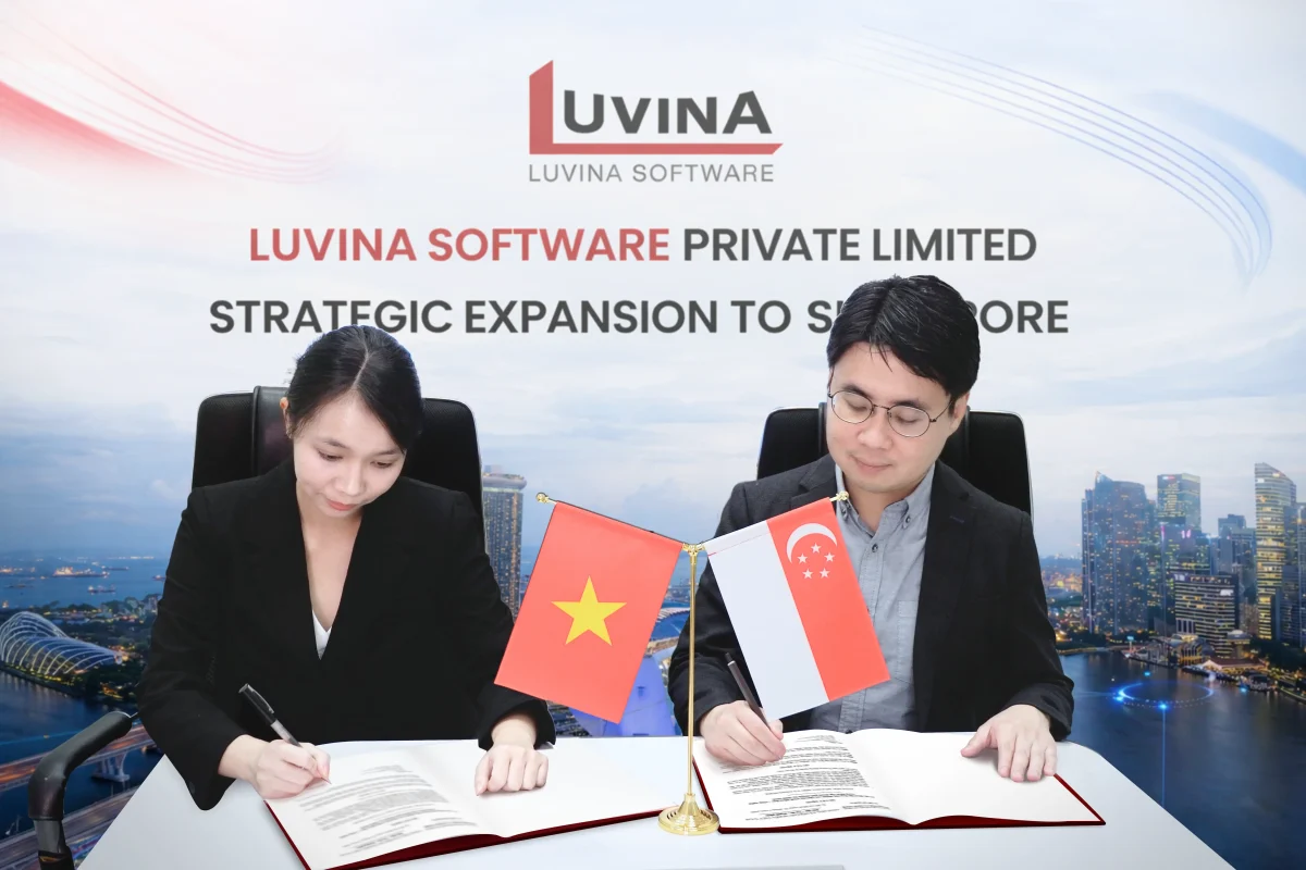 Luvina Software leaders signing agreement for Luvina Software Sing expansion in Singapore